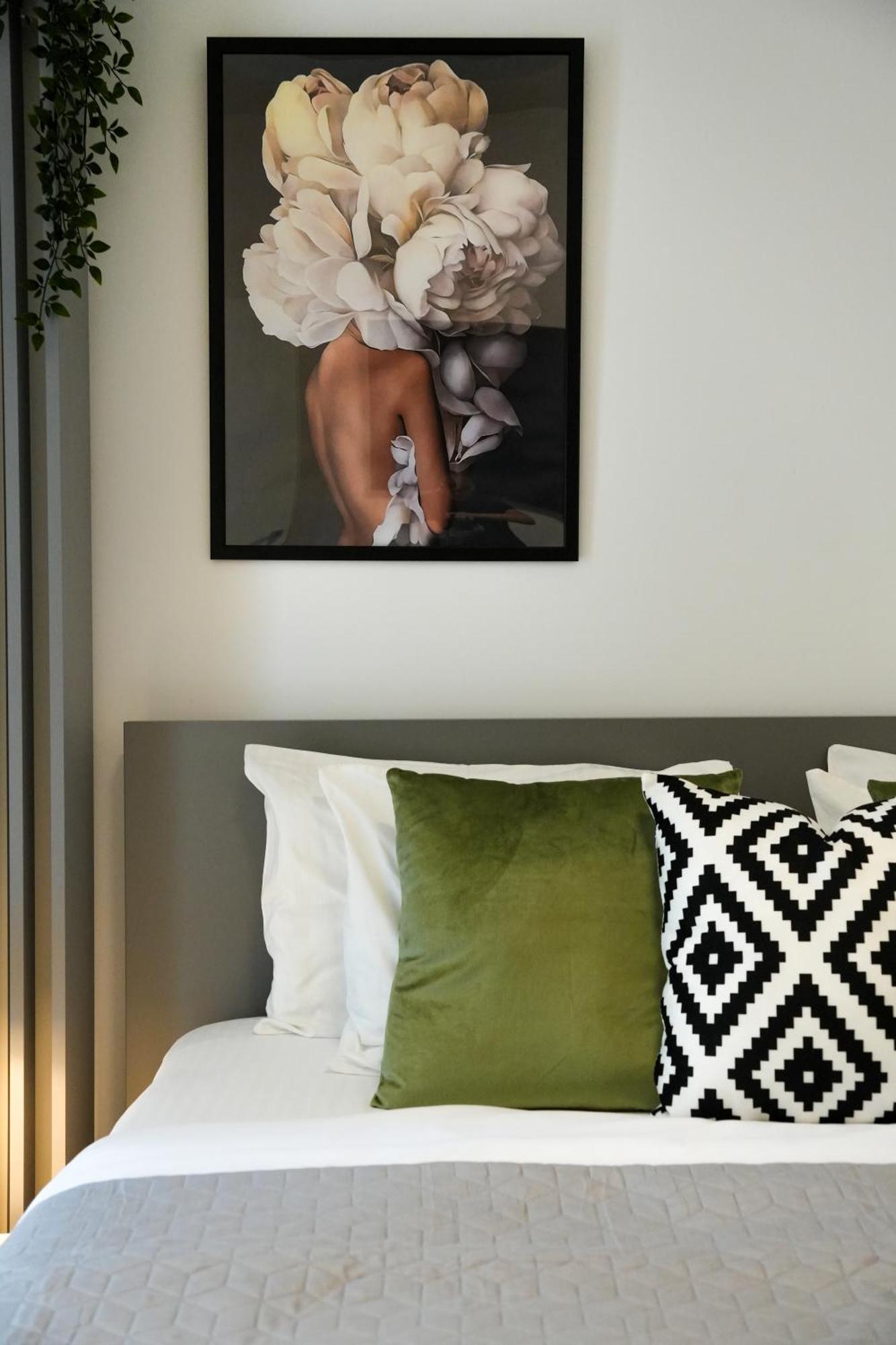 Ana - Cozy & Quiet Apt With Balcony & Garden View Bukarest Kültér fotó